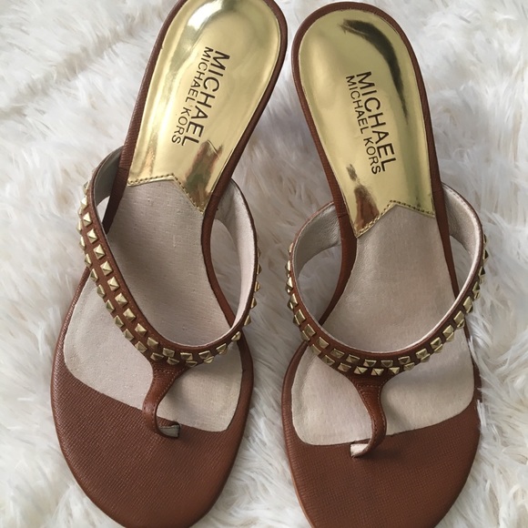 Michael Kors stud thong sandal. 7 - Picture 4 of 5
